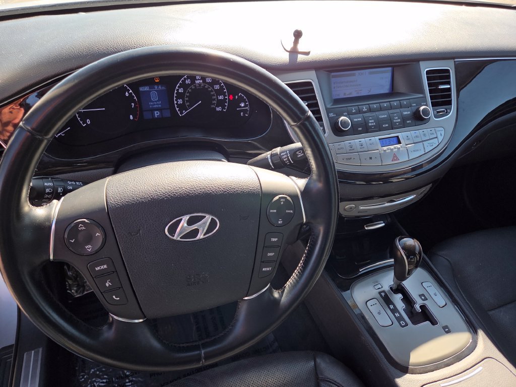 Used 2013 Hyundai Genesis 3.8 RWD image 27