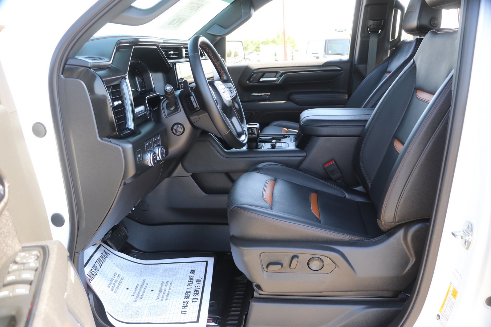 Used 2025 GMC Sierra 1500 AT4 w/ AT4 Premium Package AWD/4WD image 13