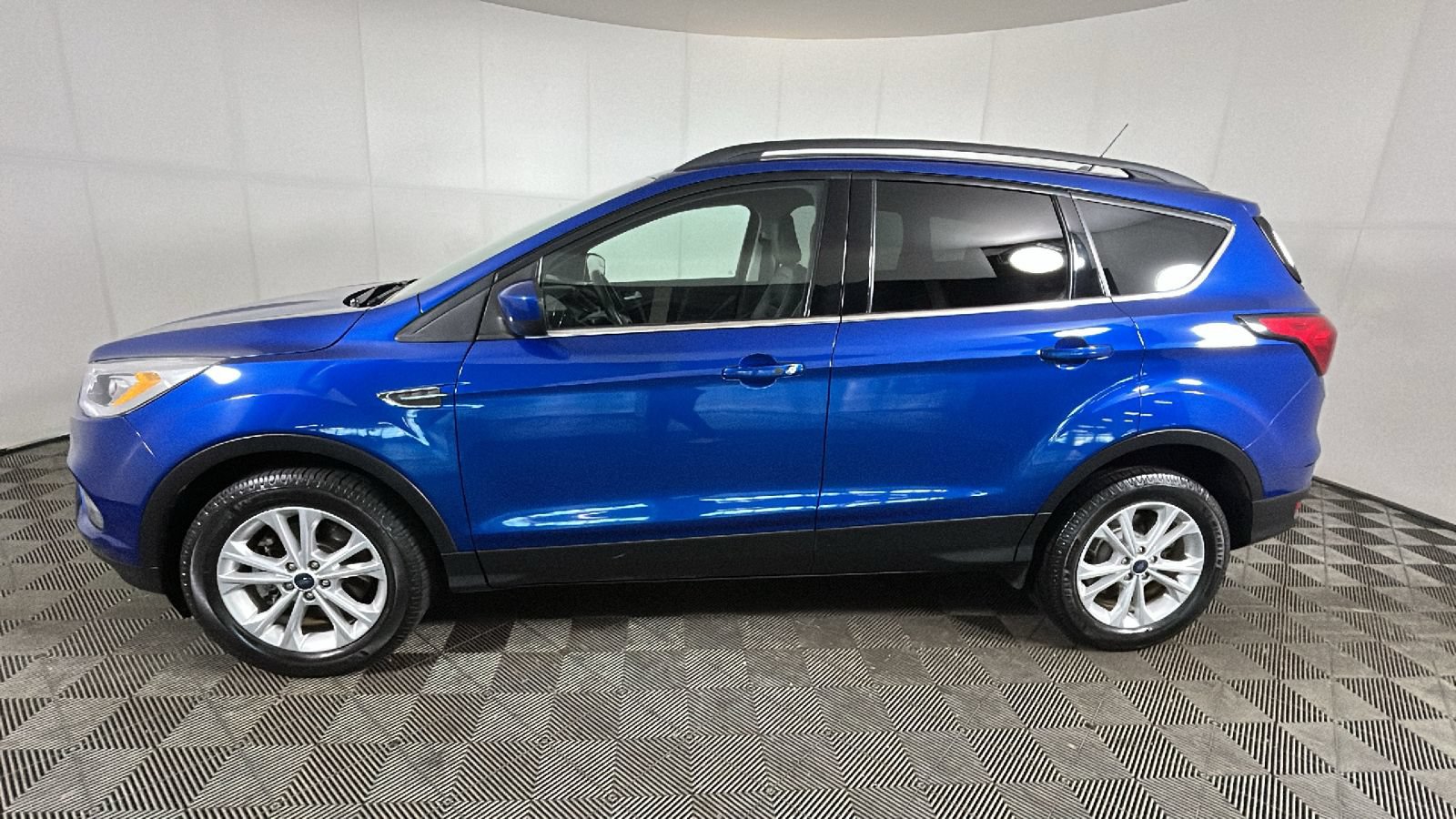 Used 2019 Ford Escape SEL AWD/4WD image 6