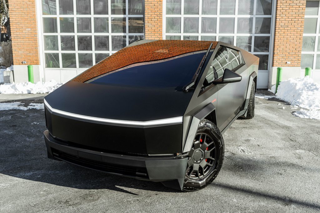 Used 2024 Tesla Cybertruck AWD Crew Cab image 2