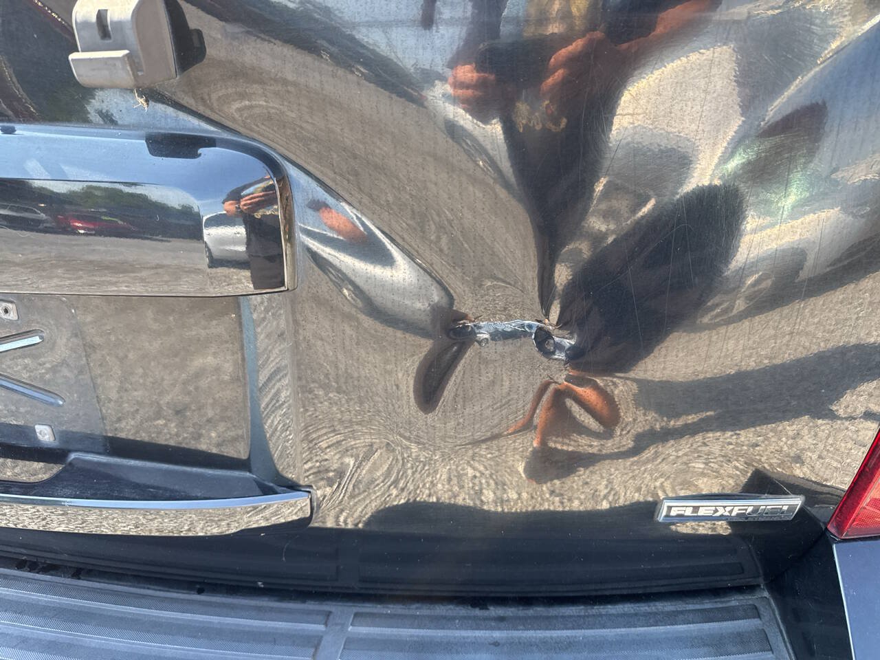 Used 2011 Chevrolet Suburban 2WD image 4