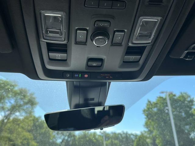 Used 2022 GMC Yukon XL Denali w/ Denali Premium Package AWD/4WD image 40