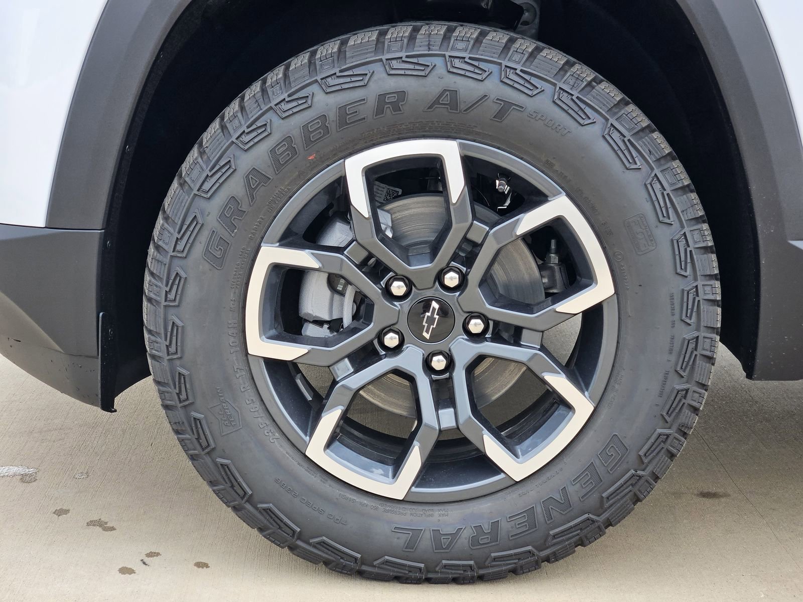 New 2026 Chevrolet Equinox ACTIV w/ Convenience Package III FWD image 13