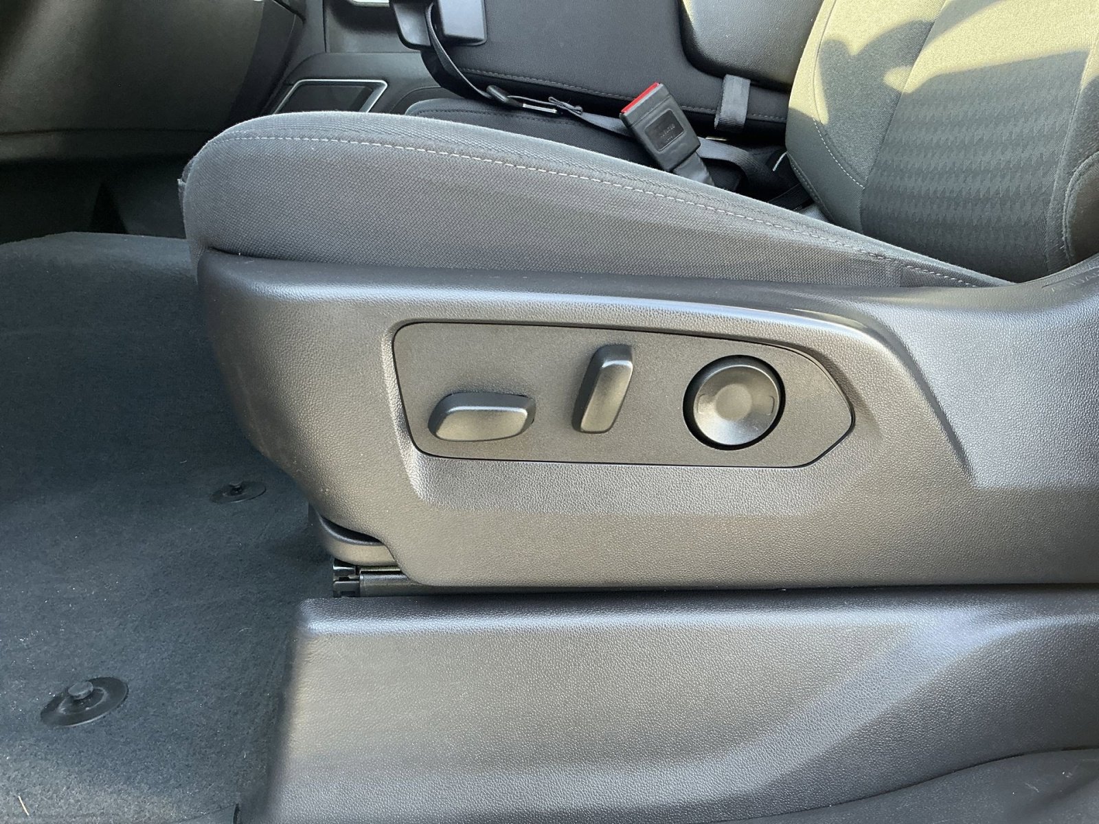 Used 2025 Chevrolet Silverado 2500 LT w/ Convenience Package image 22