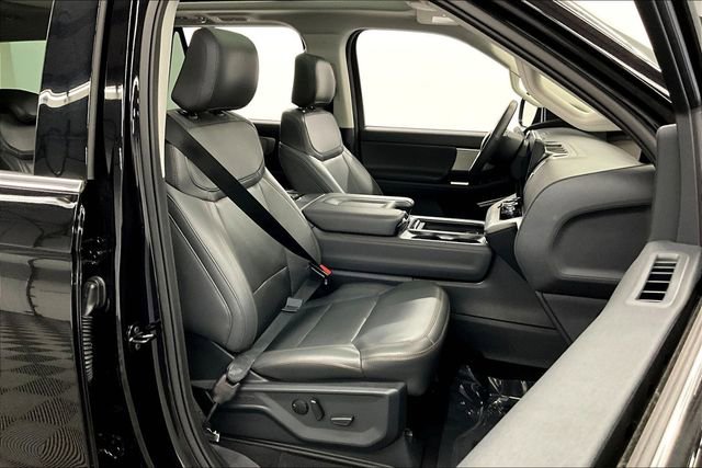 Used 2025 Ford Expedition Active image 8
