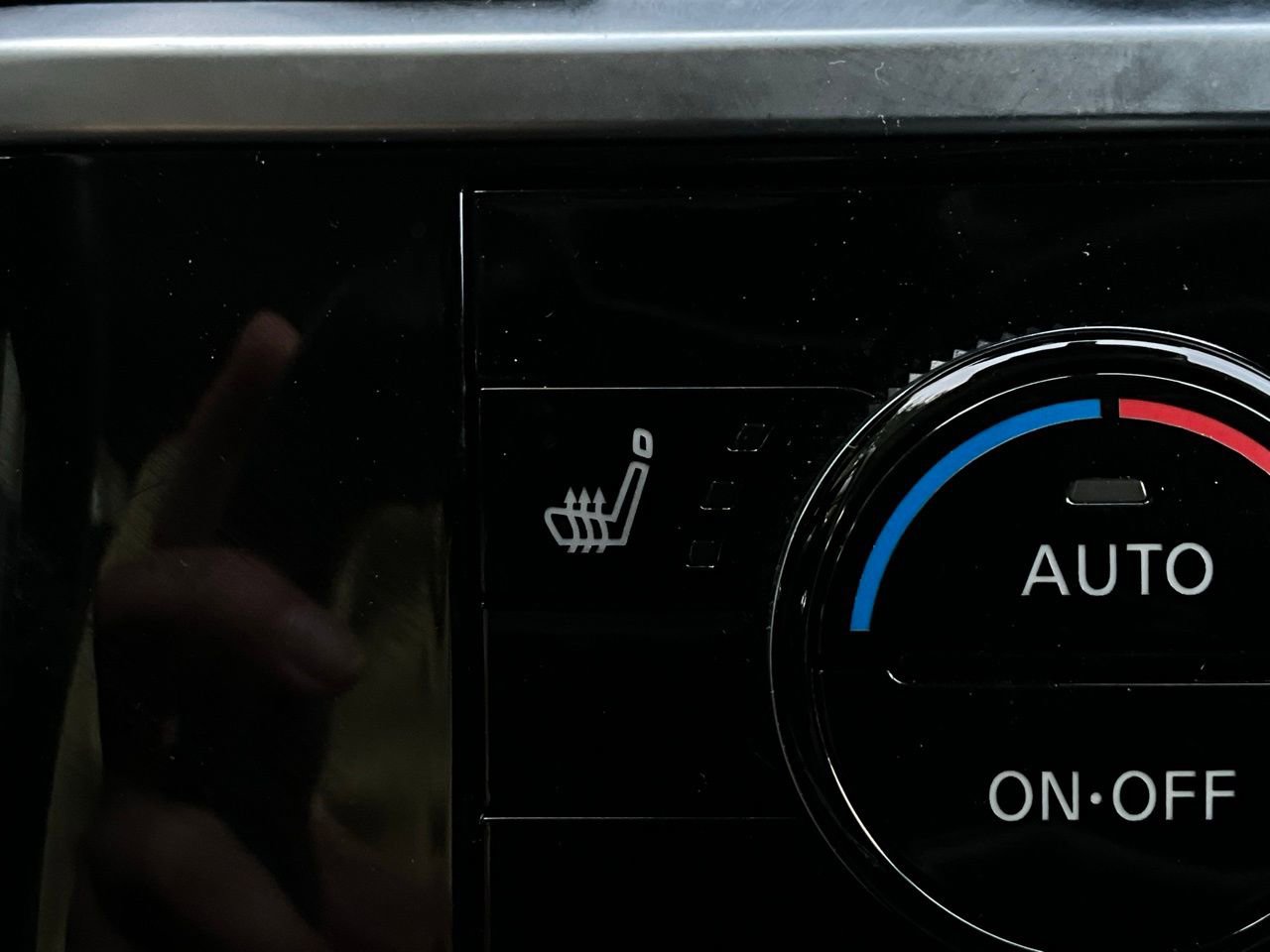 Used 2024 Nissan Pathfinder SV image 29