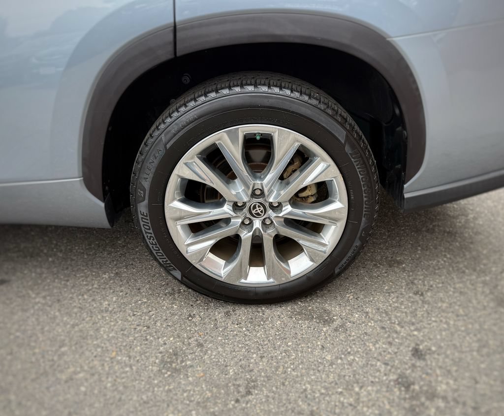 Used 2020 Toyota Highlander Limited FWD image 16