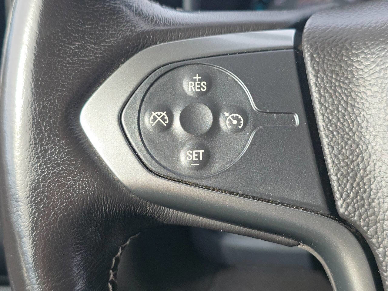 Used 2018 Chevrolet Silverado 1500 LT w/ All Star Edition image 27