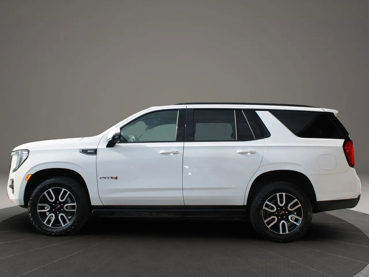 Used 2023 GMC Yukon AT4 w/ AT4 Premium Plus Package image 4