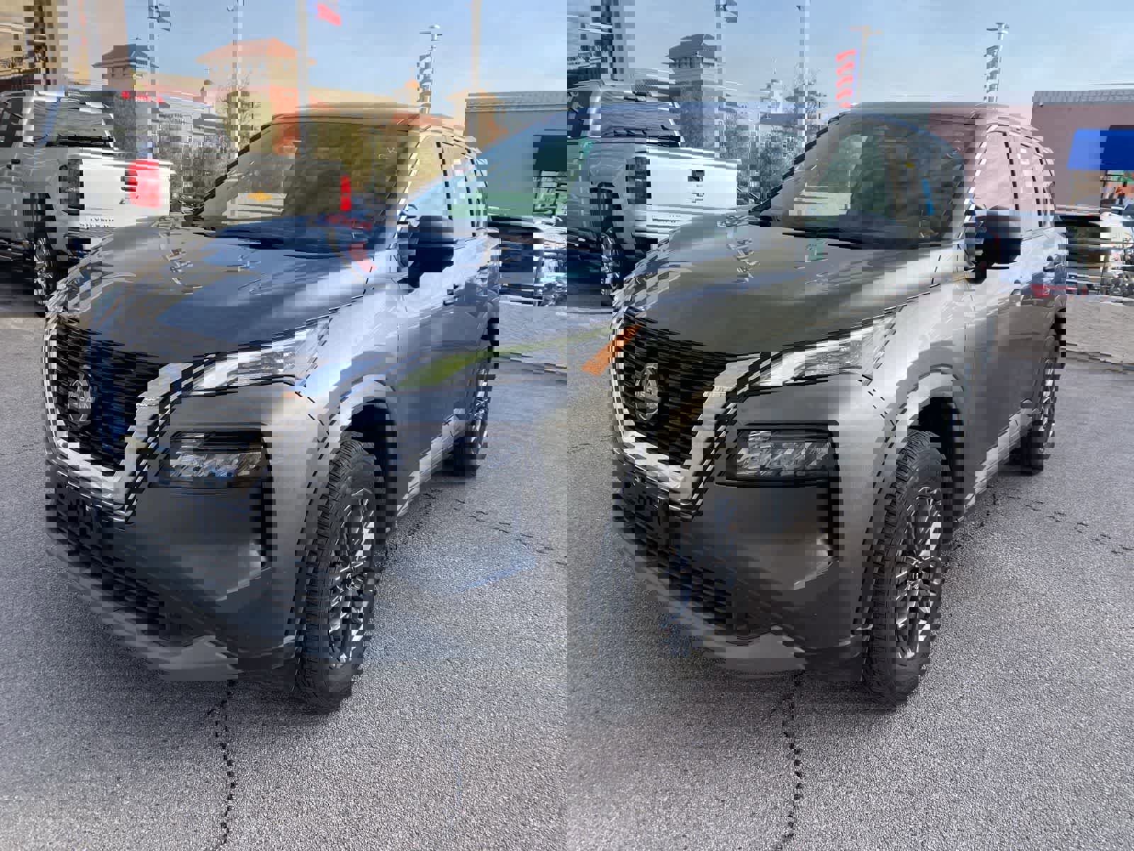 Used 2023 Nissan Rogue S image 1