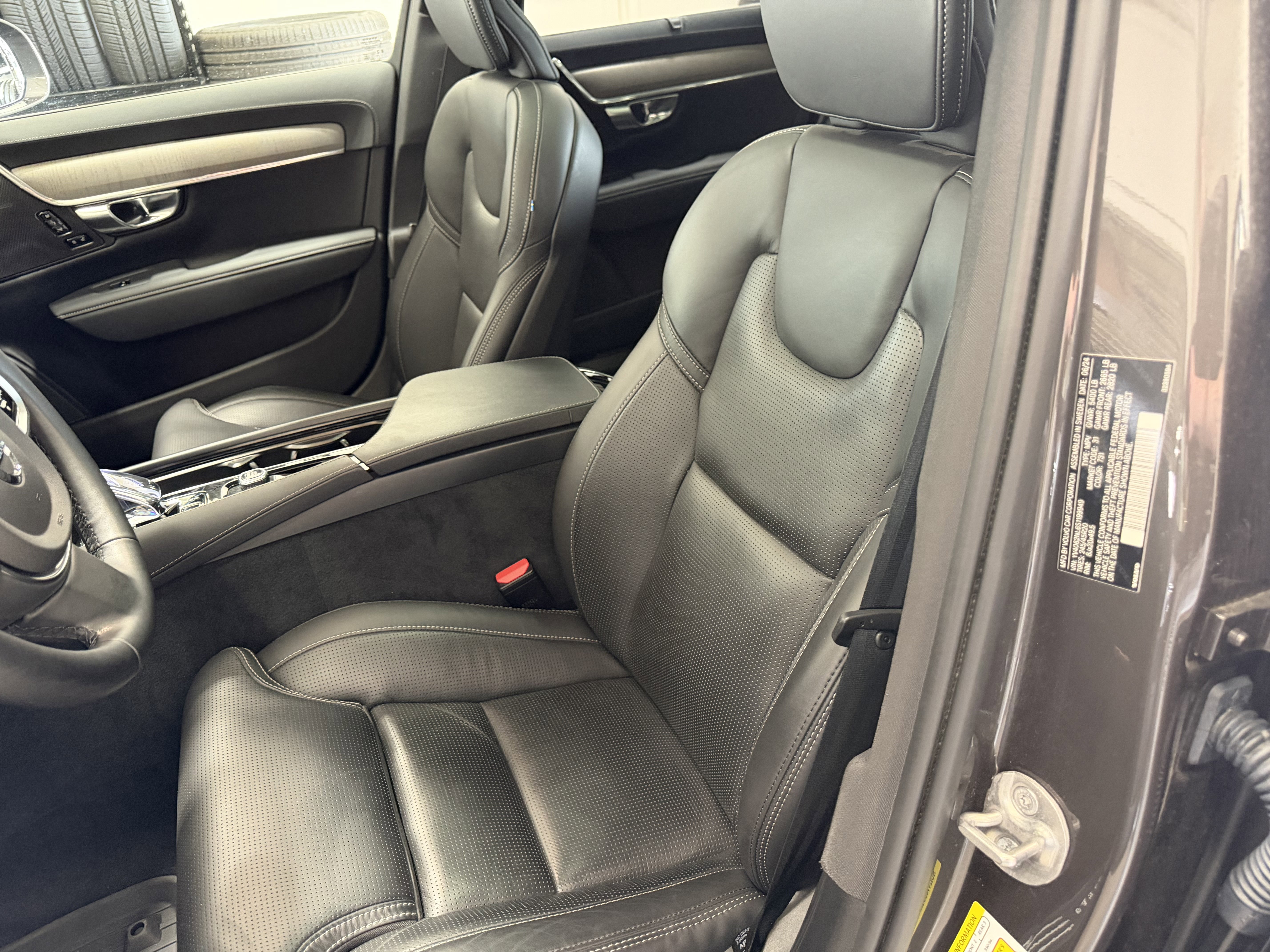Used 2025 Volvo V90 B6 Cross Country Ultra w/ Protection Package Premier AWD/4WD image 12