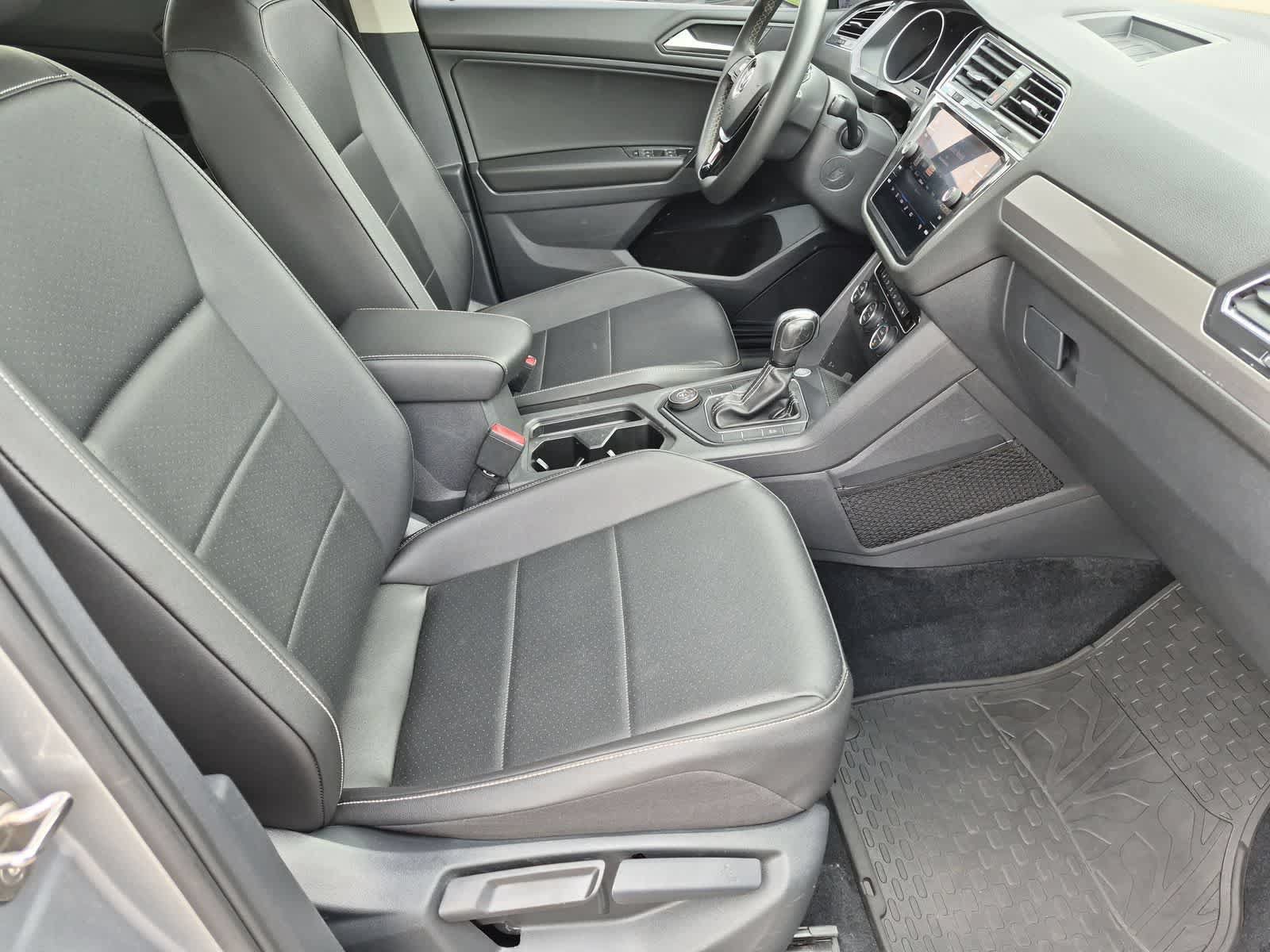 Used 2021 Volkswagen Tiguan SE AWD/4WD image 21