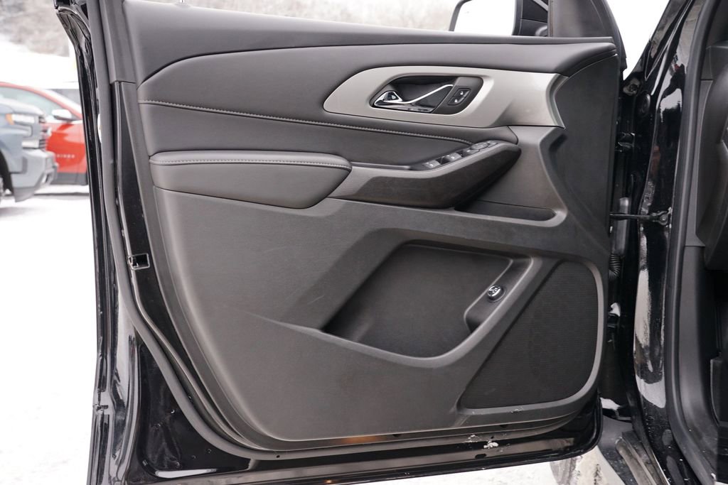 Used 2023 Chevrolet Traverse LT image 16