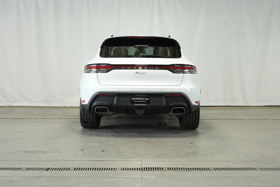 Certified 2025 Porsche Macan AWD/4WD image 7