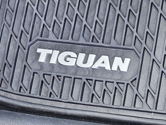 Certified 2021 Volkswagen Tiguan SE FWD image 39