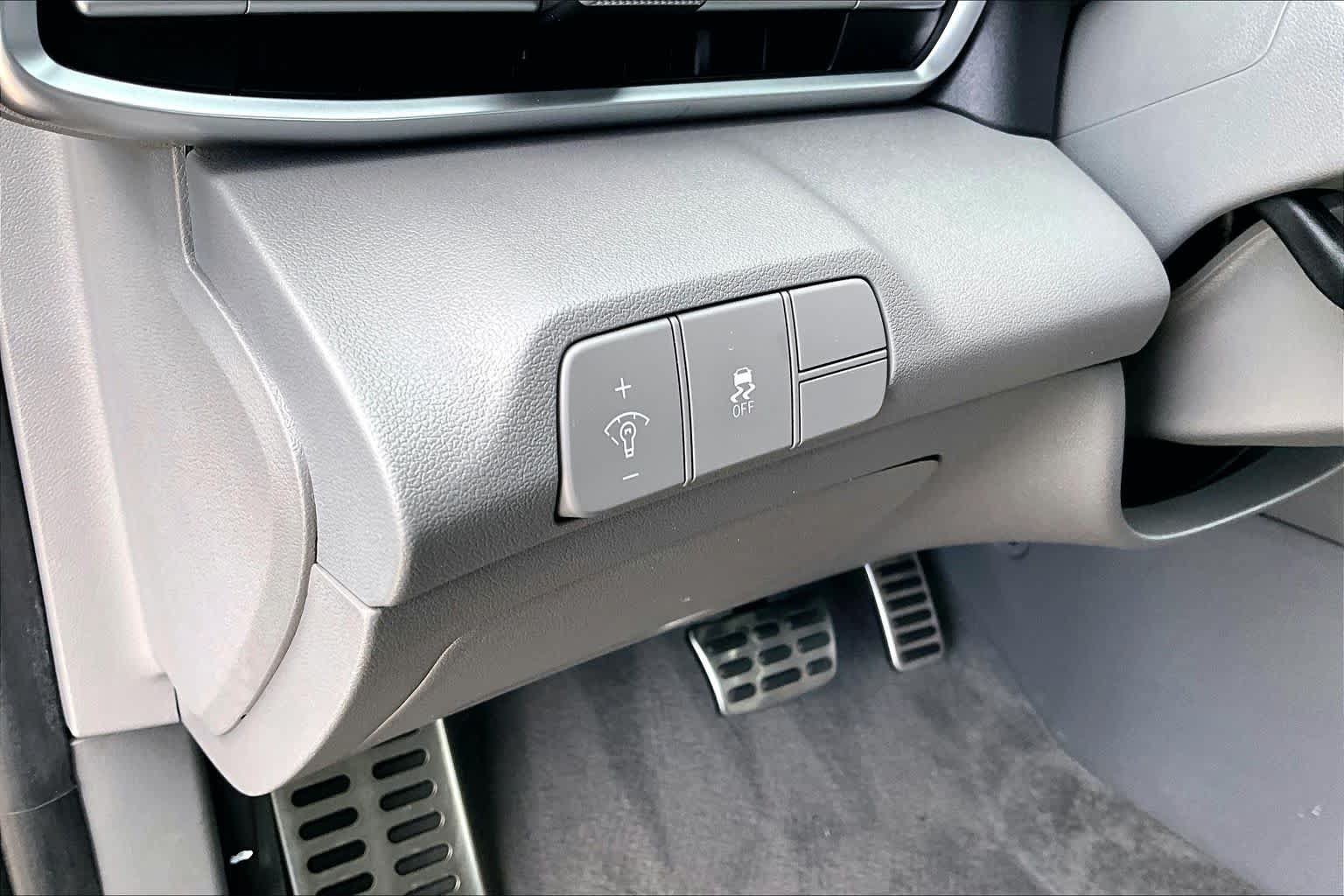 Used 2025 Hyundai Elantra Sport FWD image 31