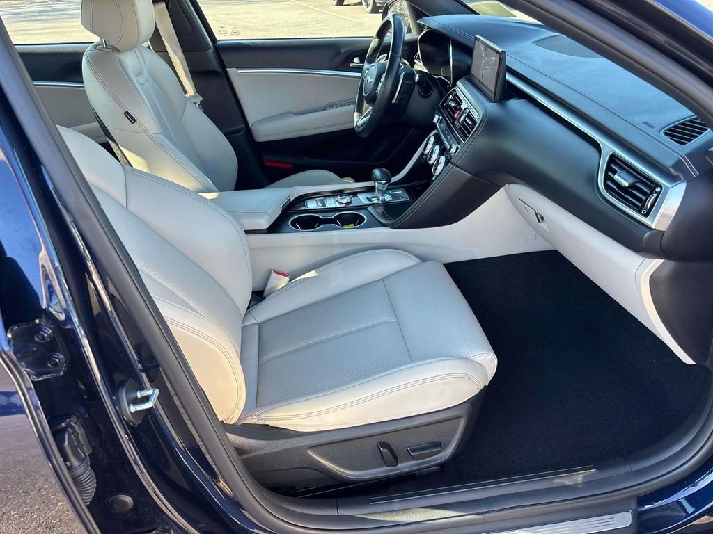 Used 2023 Genesis G70 2.0T AWD/4WD image 13