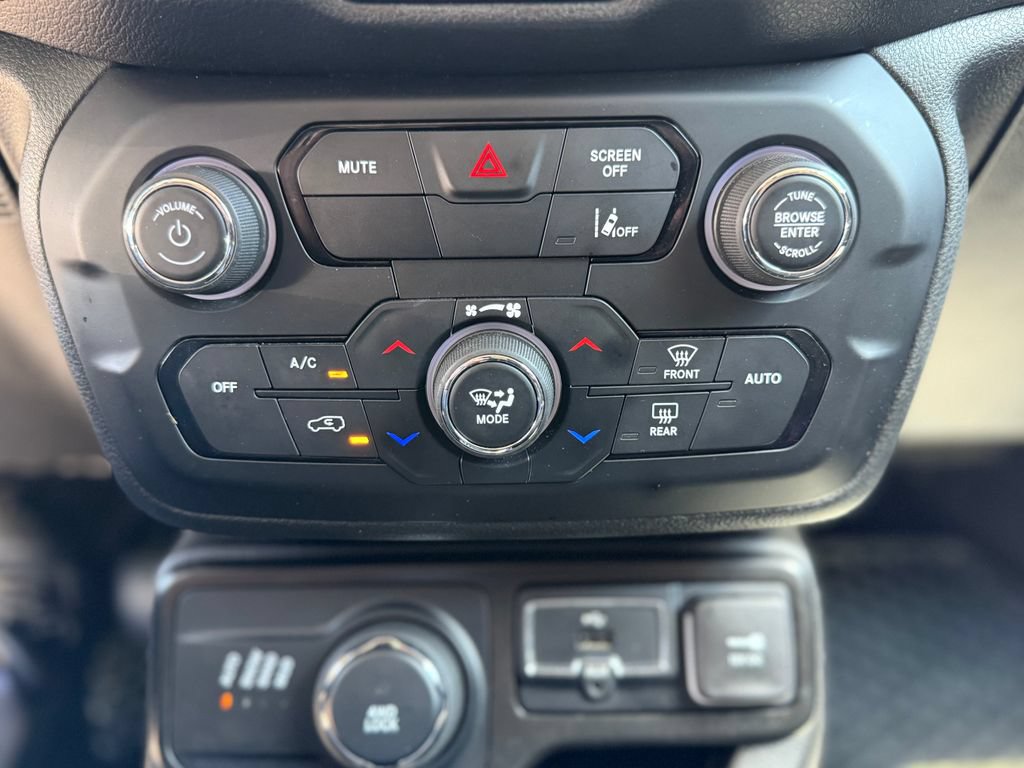 Used 2023 Jeep Renegade Latitude w/ Premium Group AWD/4WD image 26
