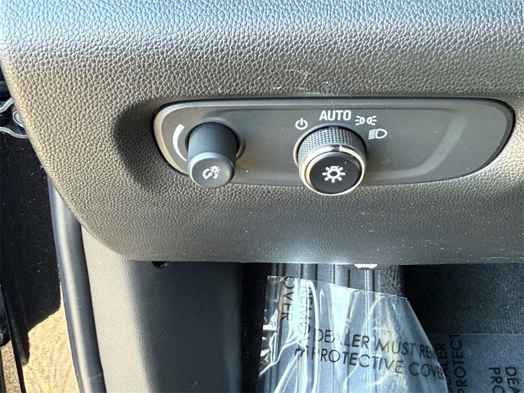 Used 2023 Chevrolet Traverse LS image 20