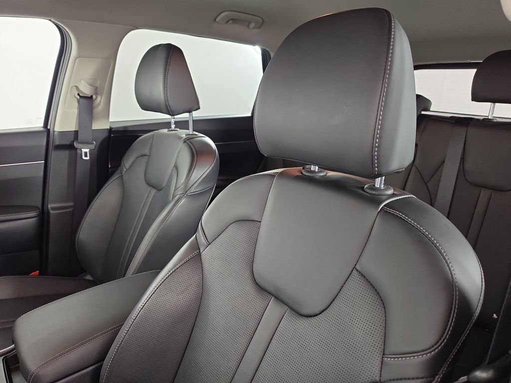 Certified 2025 Kia Sorento S FWD image 10