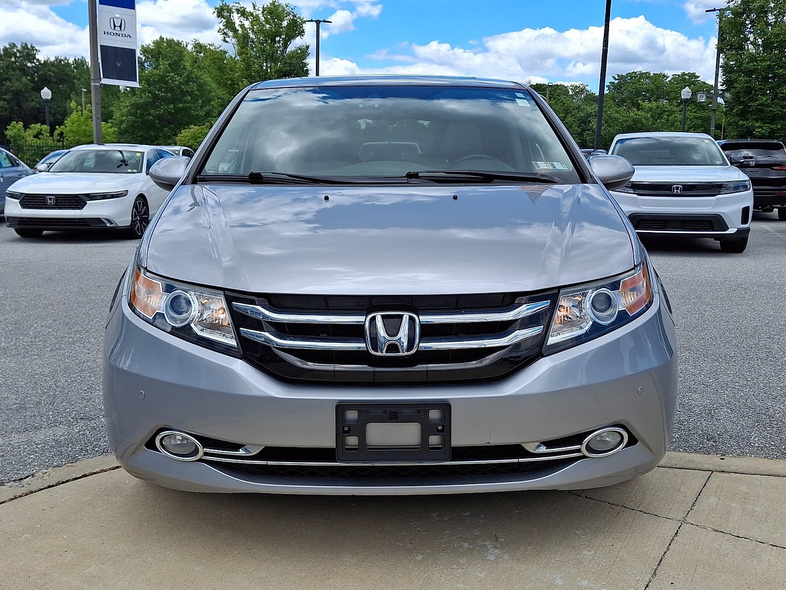 Used 2017 Honda Odyssey Touring image 2