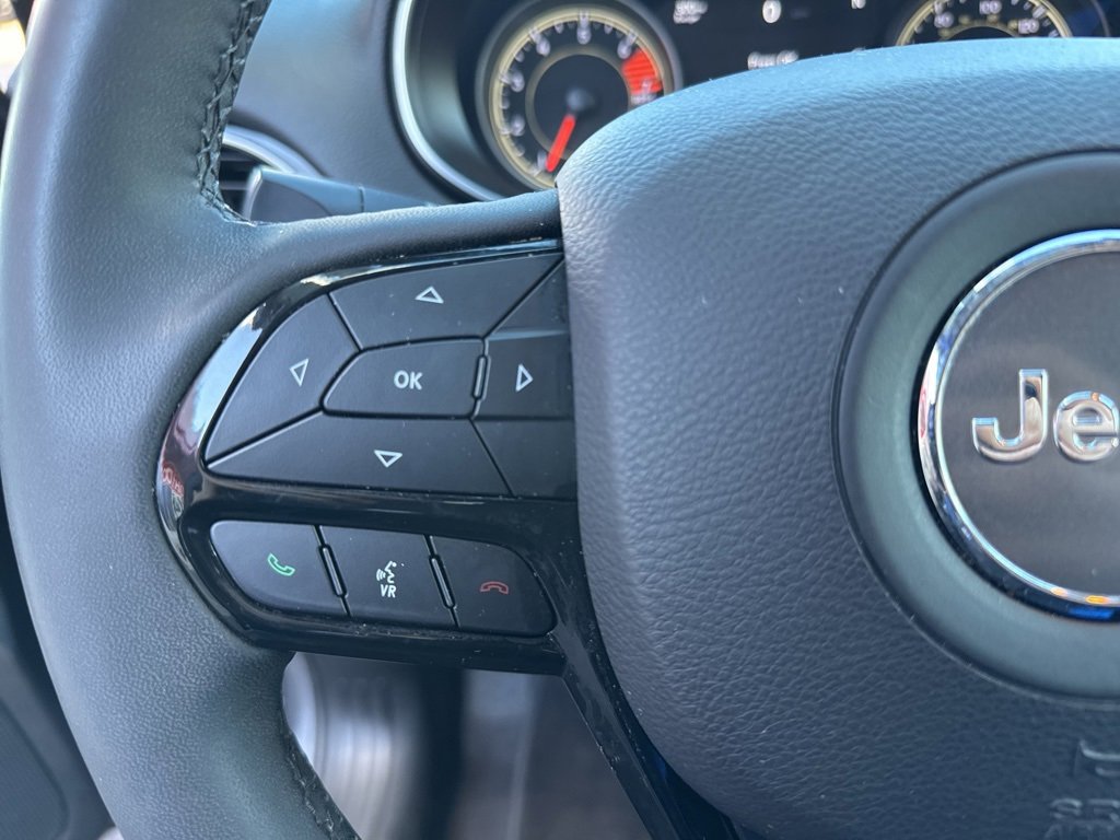 Used 2023 Jeep Cherokee Altitude Lux image 31