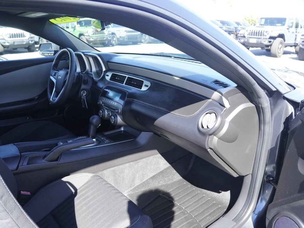 Used 2015 Chevrolet Camaro LS RWD image 26