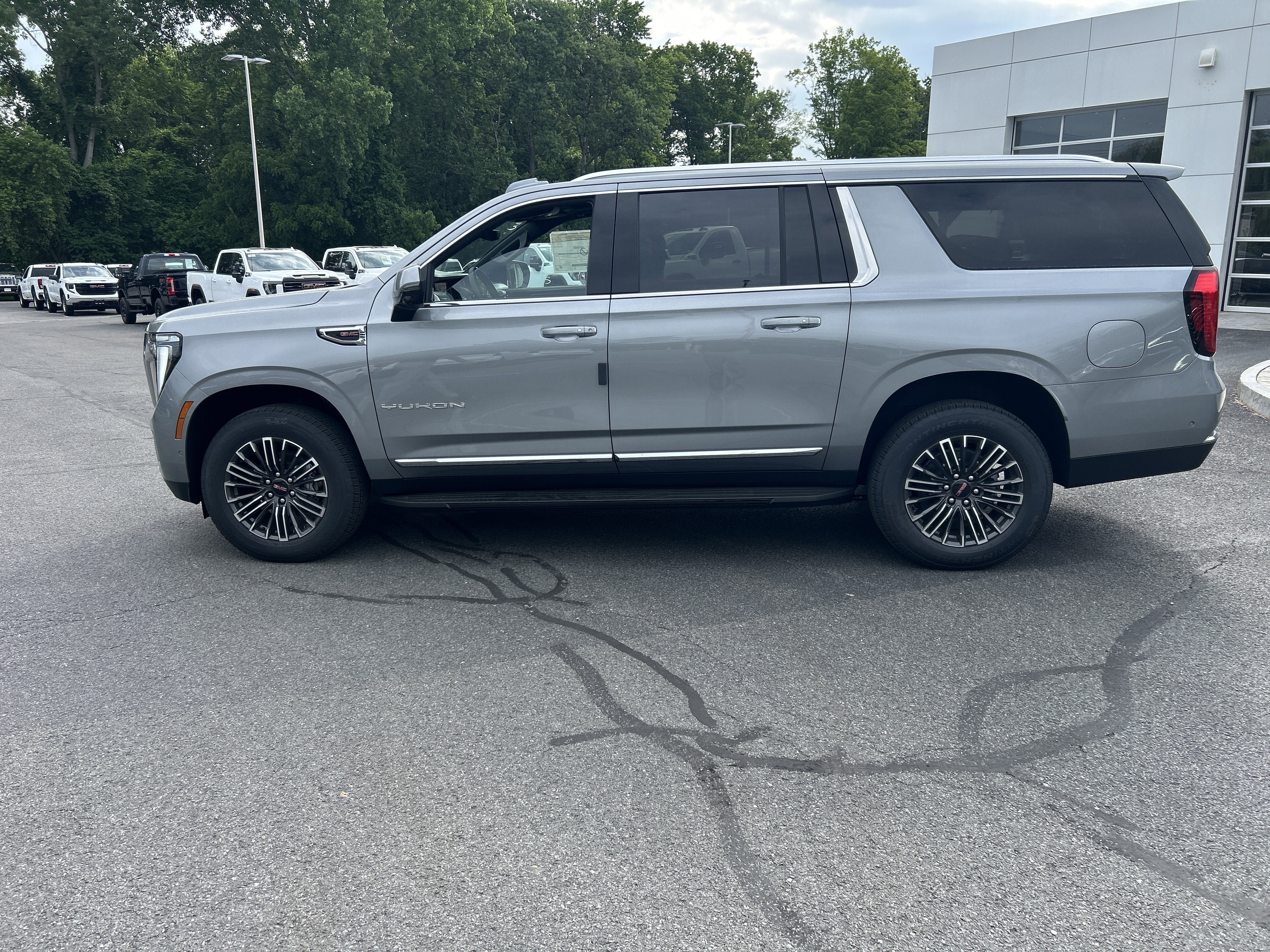 New 2026 GMC Yukon XL Elevation w/ Elevation Premium Package AWD/4WD image 21