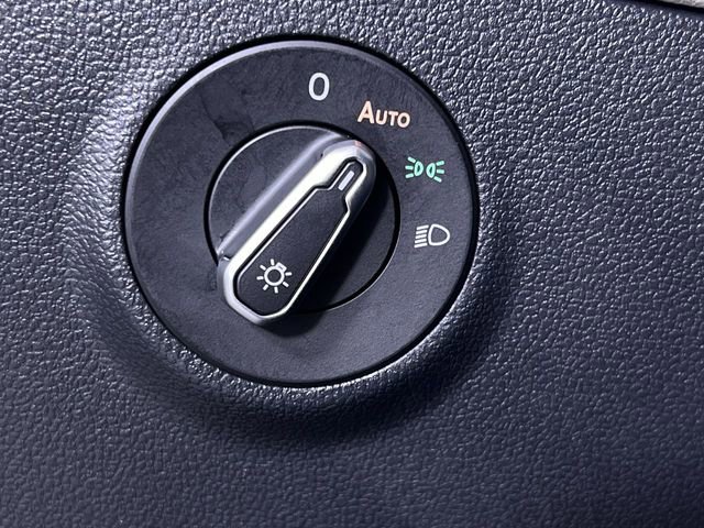 Used 2025 Volkswagen Taos SEL image 29