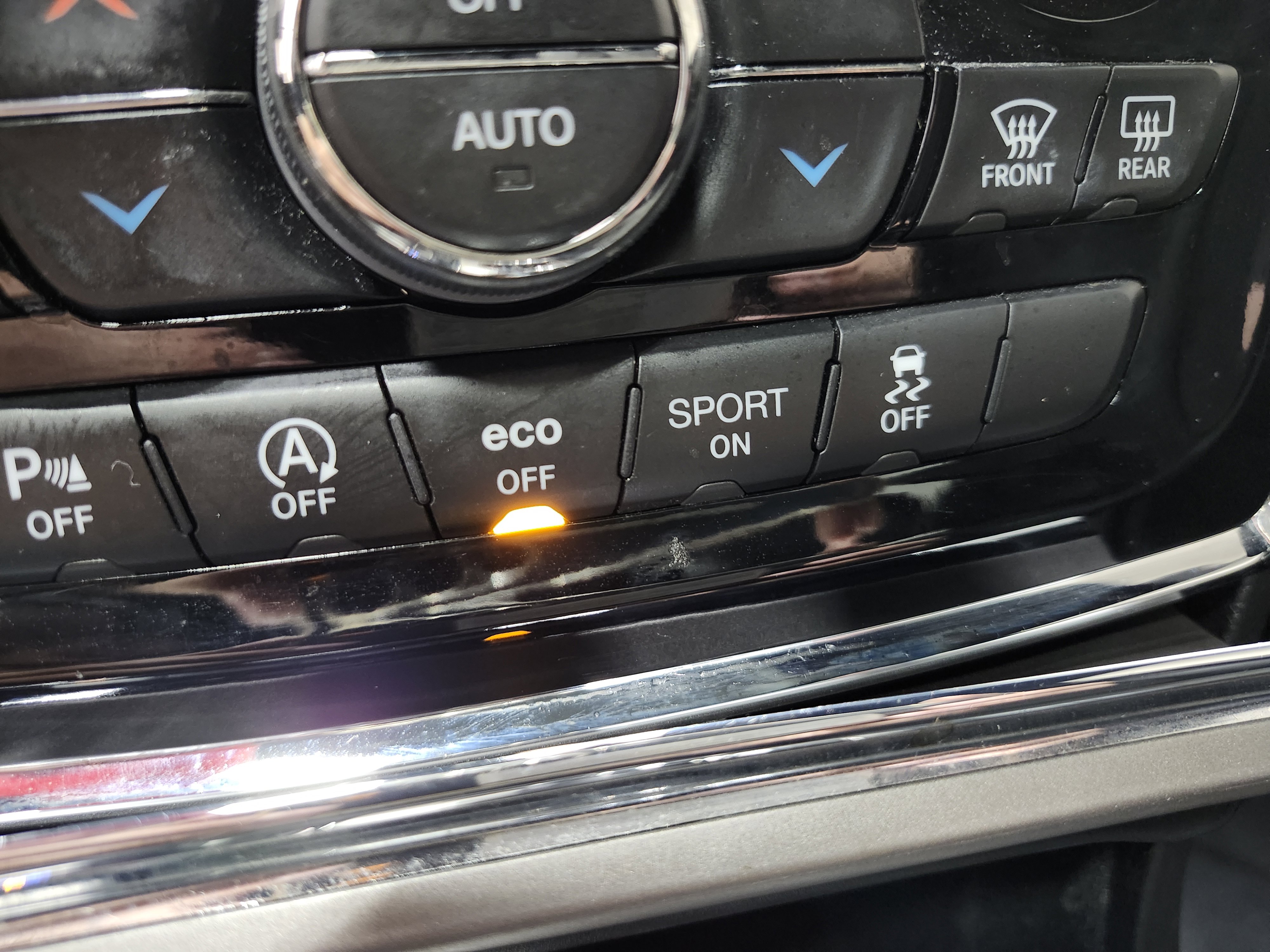Used 2019 Jeep Grand Cherokee Altitude image 11
