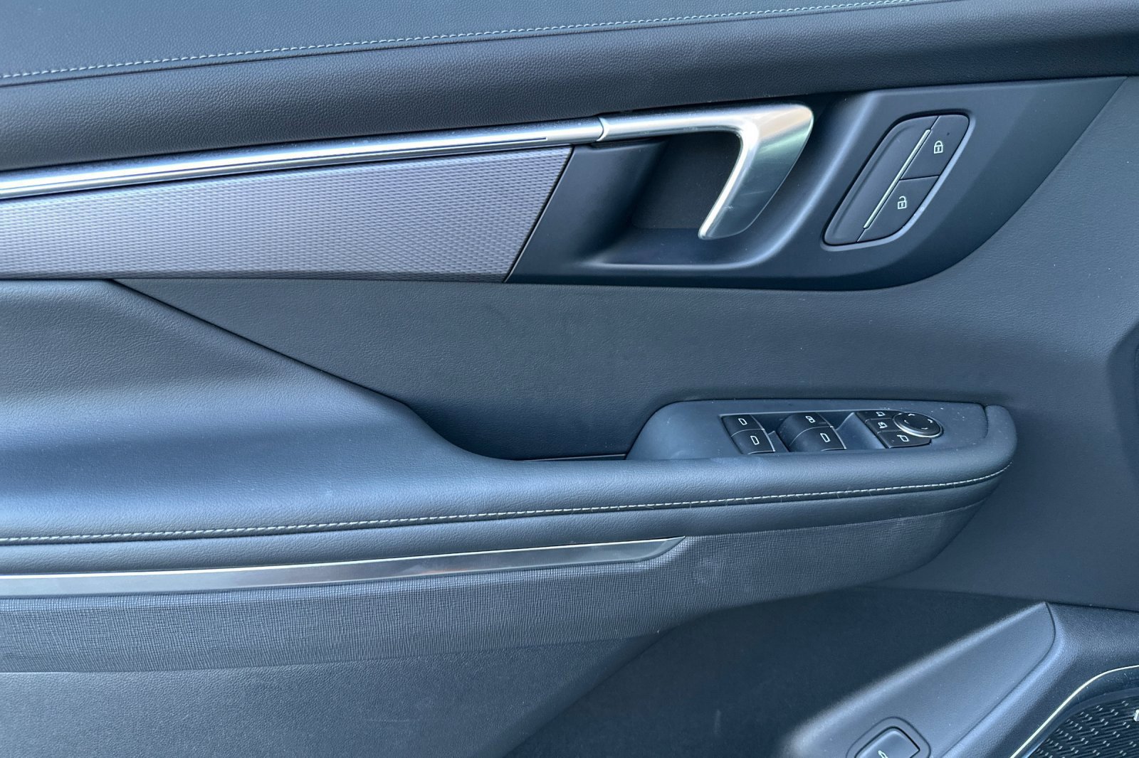 Certified 2026 Buick Enclave Sport Touring FWD image 11