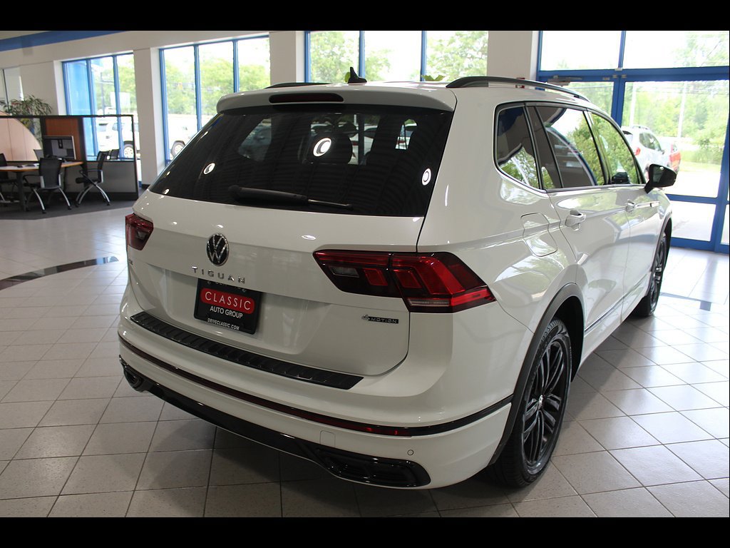 Used 2022 Volkswagen Tiguan SE R-Line AWD/4WD image 5