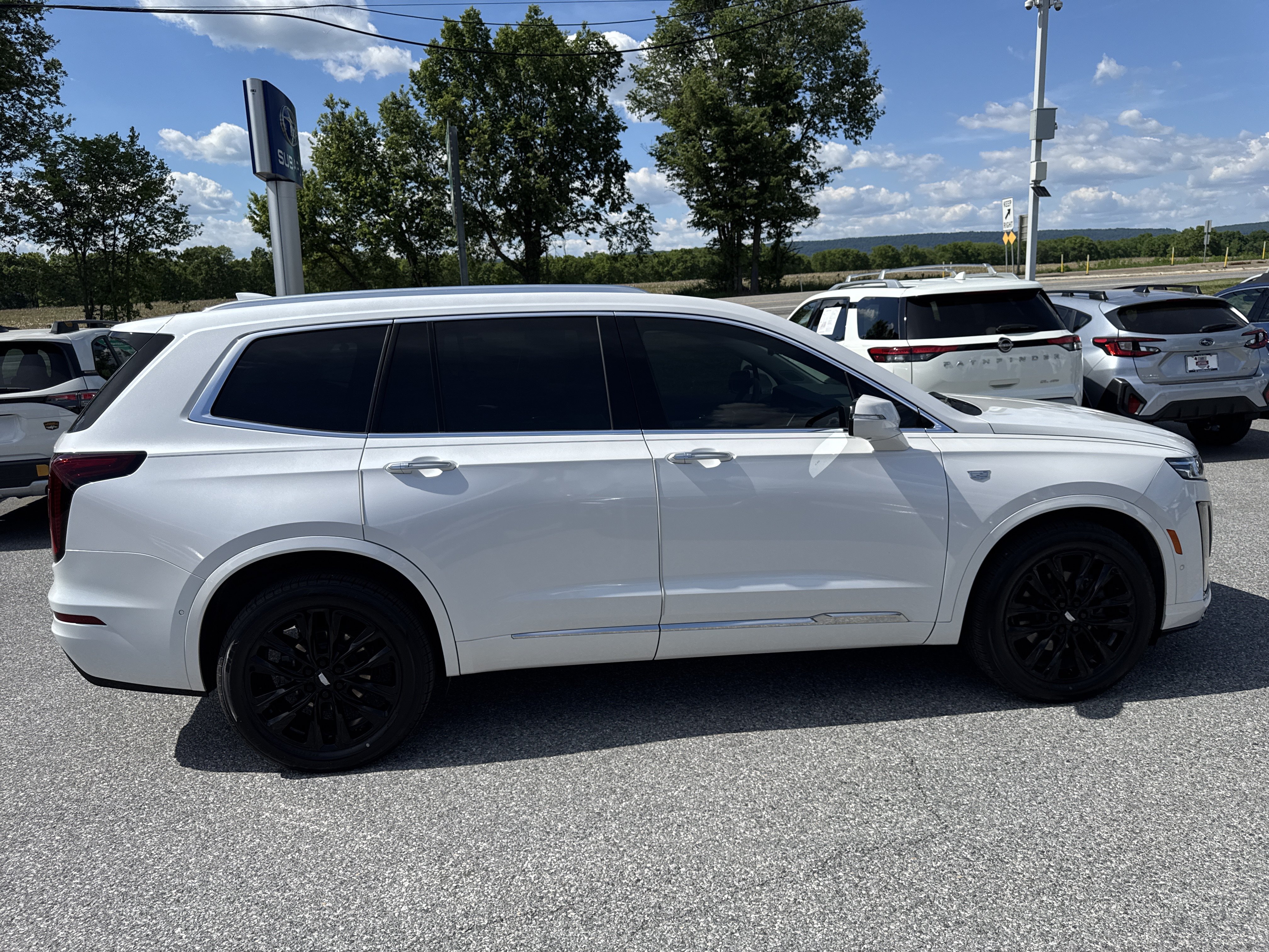 Used 2022 Cadillac XT6 Premium Luxury w/ Technology Package AWD/4WD image 32