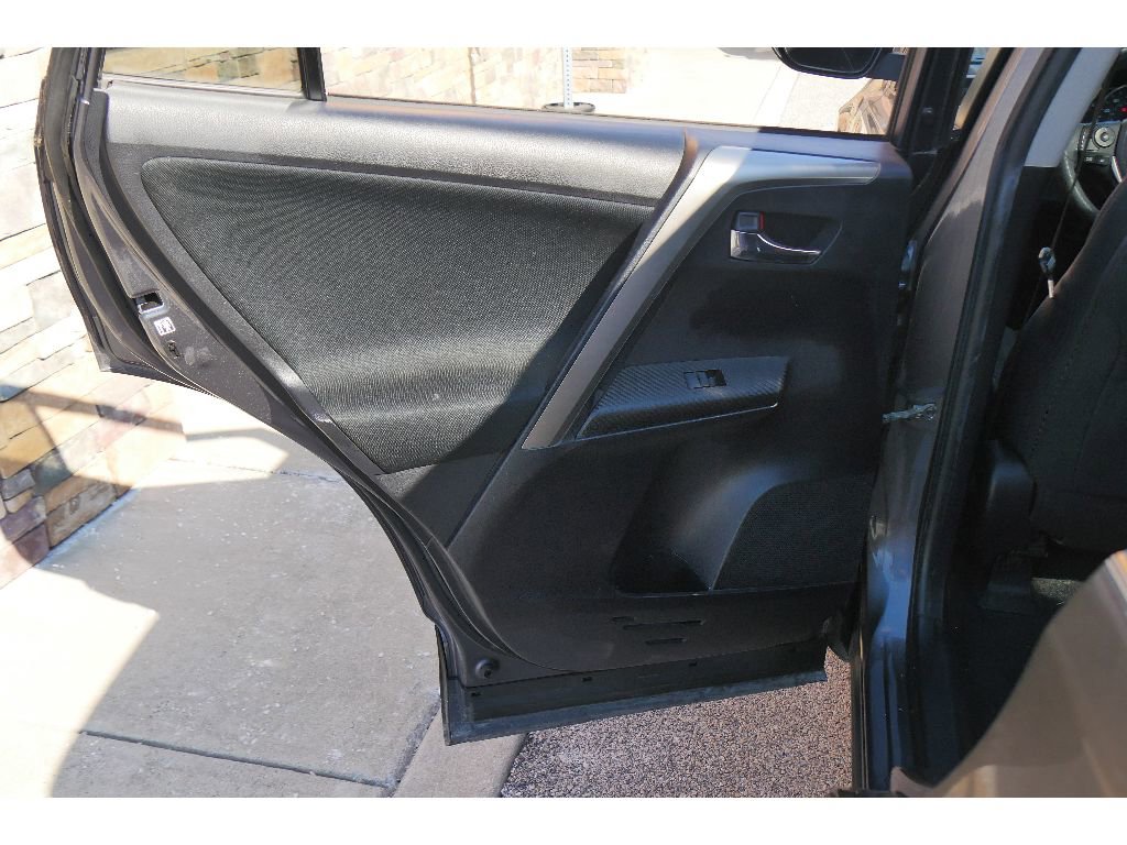 Used 2015 Toyota RAV4 XLE image 17