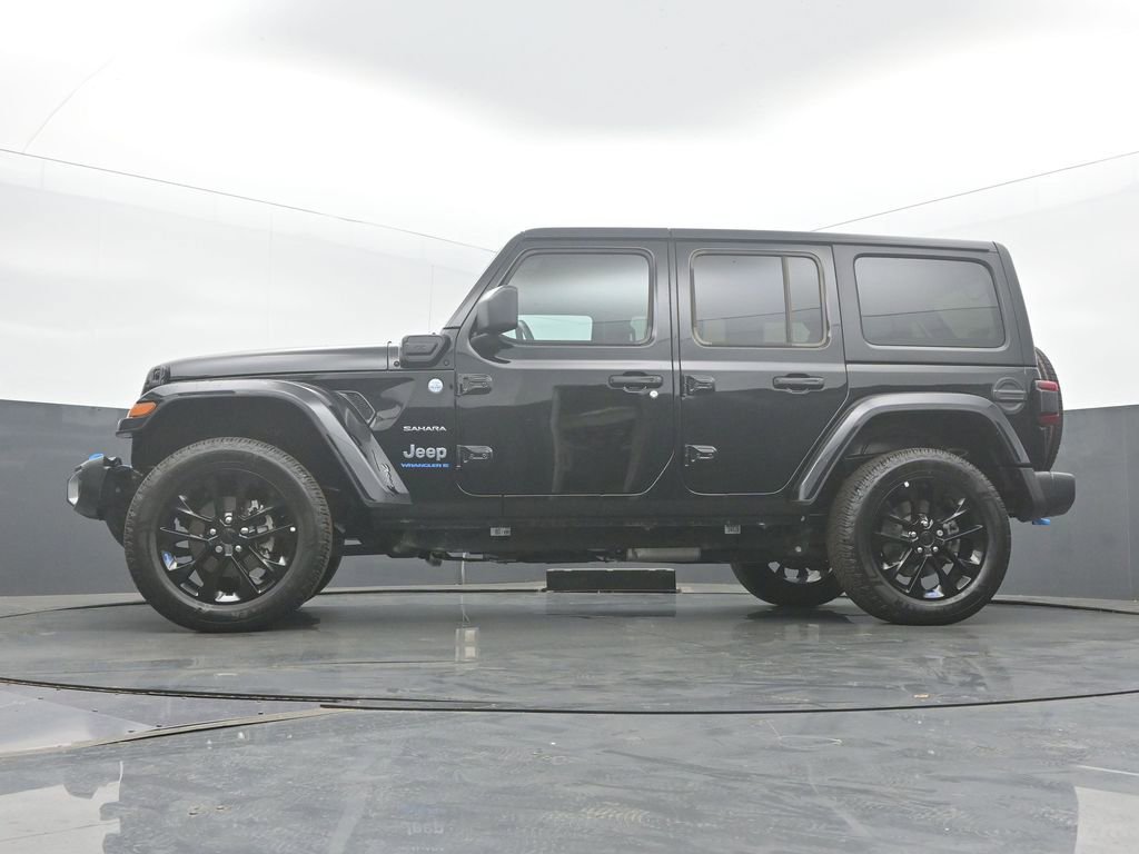 Used 2023 Jeep Wrangler Unlimited Sahara w/ Cold Weather Group AWD/4WD image 45