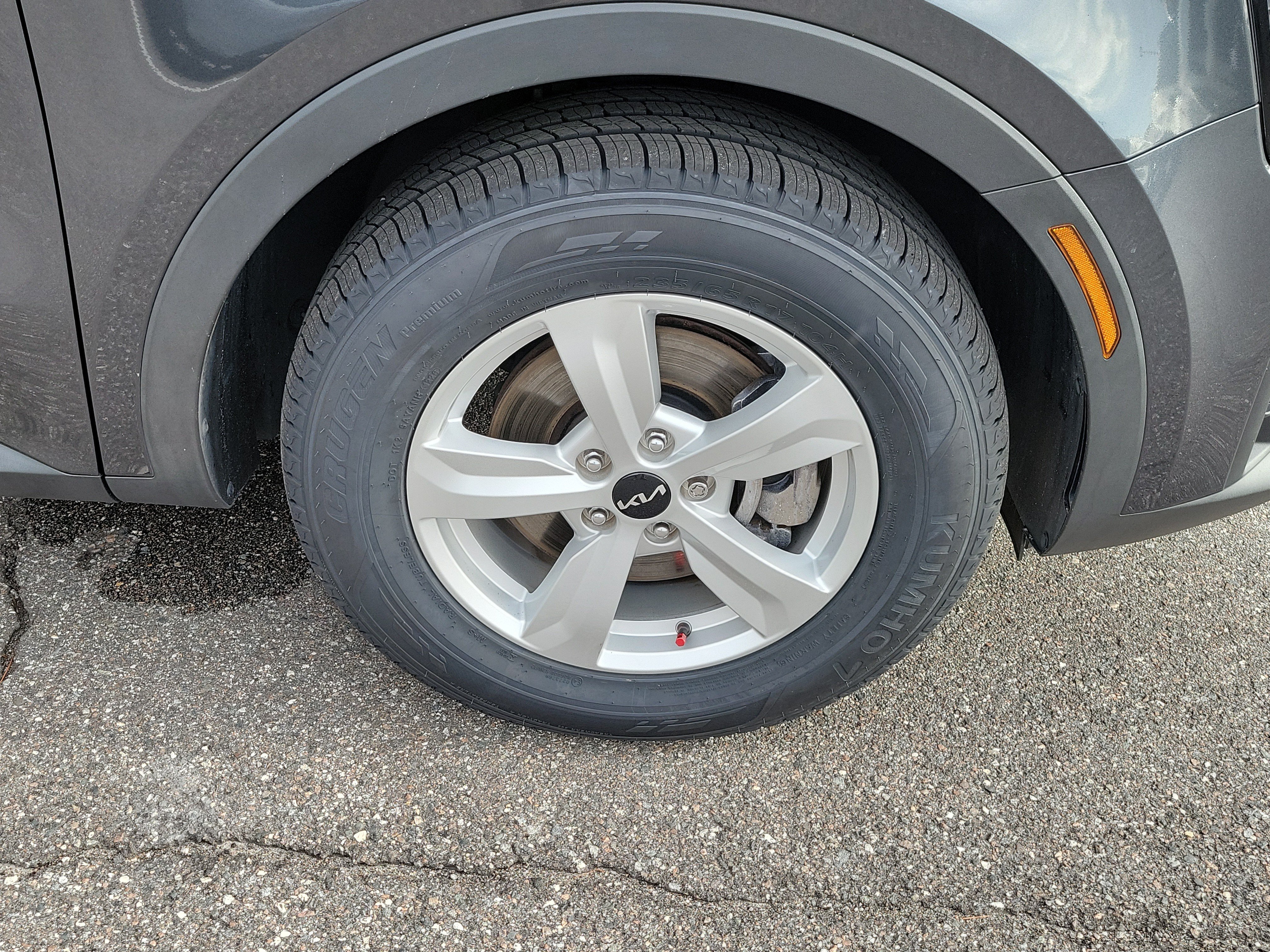 Certified 2024 Kia Sorento LX FWD image 41