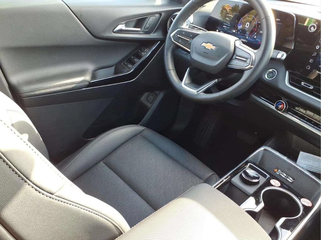 Used 2026 Chevrolet Equinox LT w/ Convenience Package II FWD image 10