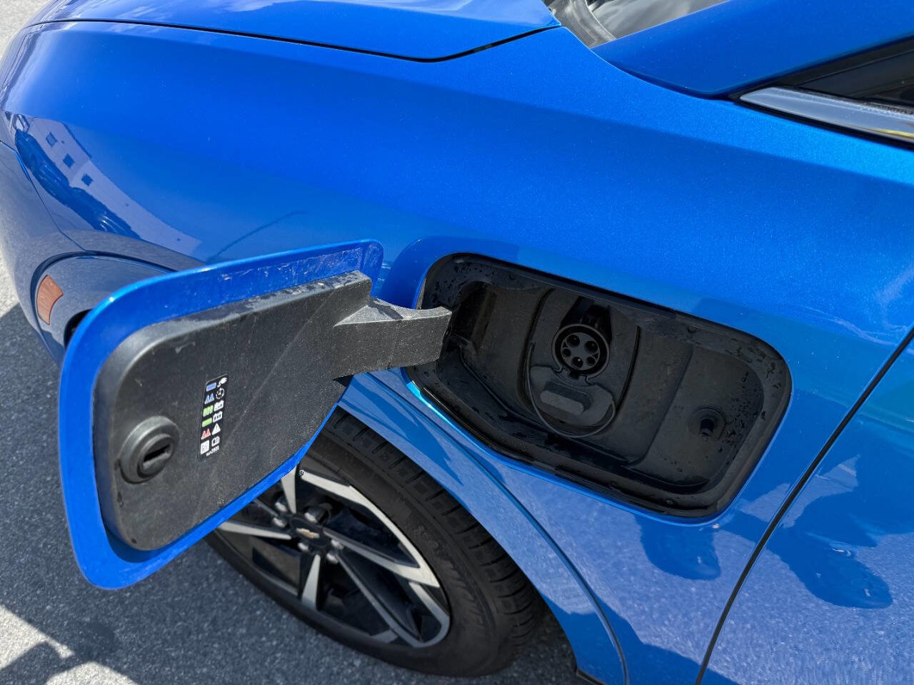 Used 2024 Chevrolet Equinox EV LT w/ LPO, All-Weather Mat Package image 3