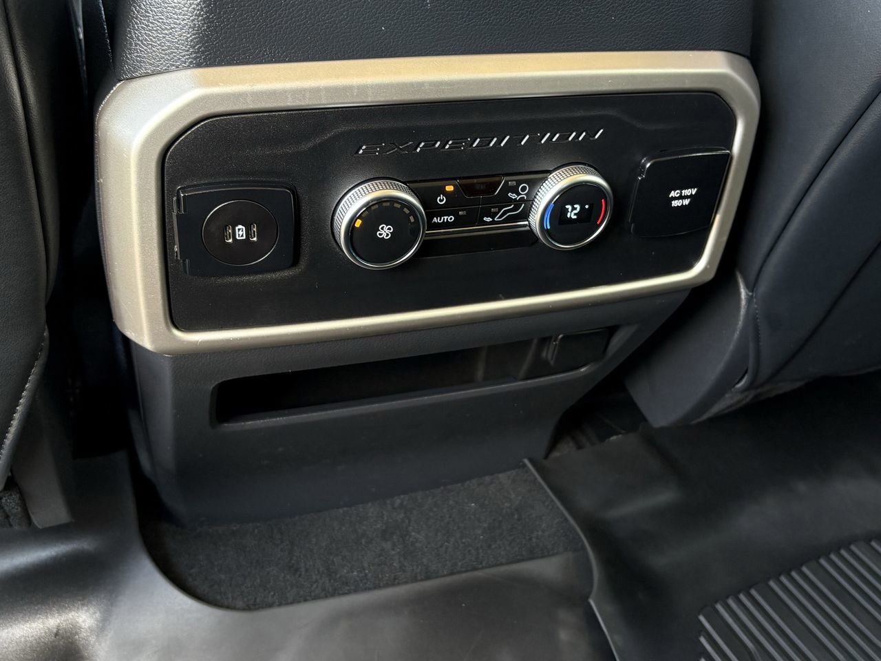 Used 2024 Ford Expedition XLT RWD image 24