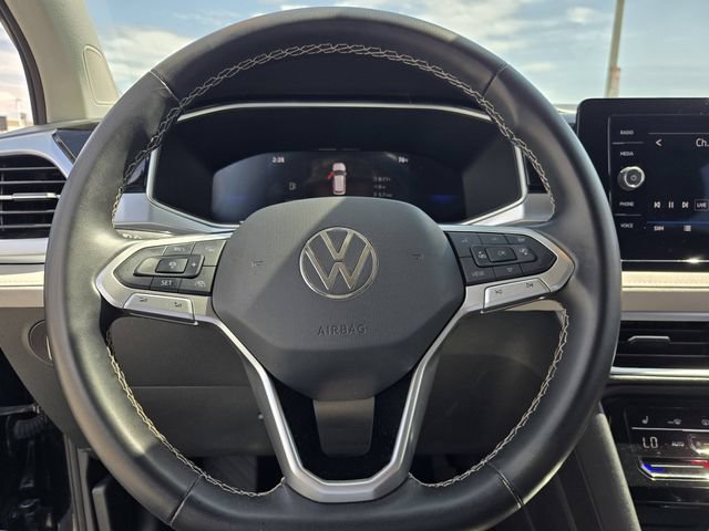 Used 2025 Volkswagen Taos SE FWD image 19