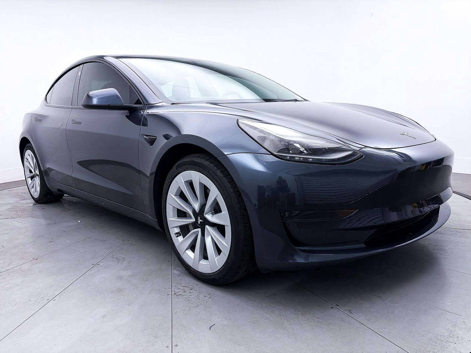 Used 2023 Tesla Model 3 Standard Range image 9