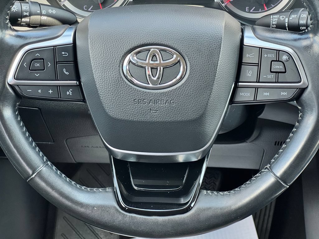 Used 2020 Toyota Highlander LE AWD/4WD image 23
