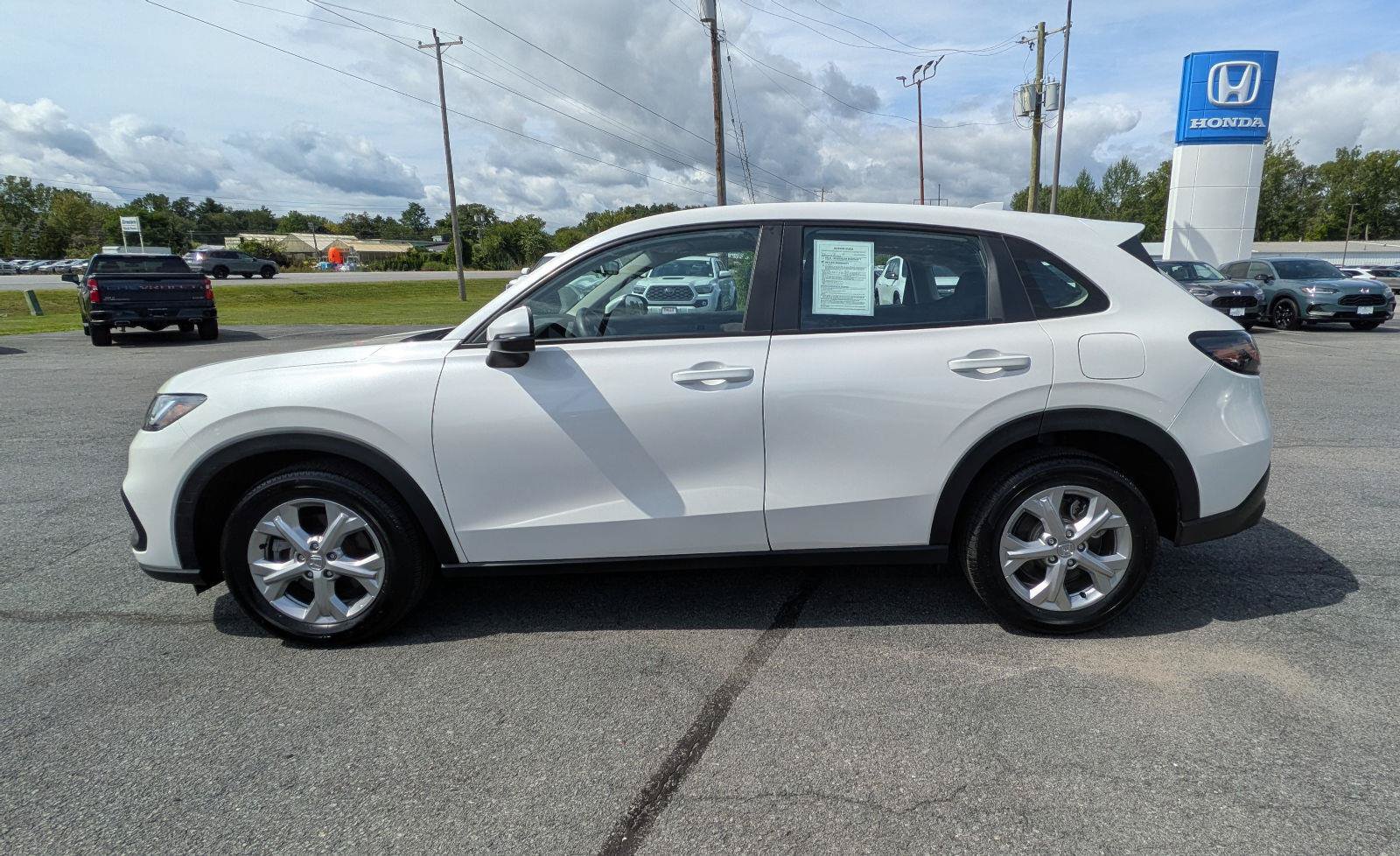 Certified 2025 Honda HR-V LX image 6
