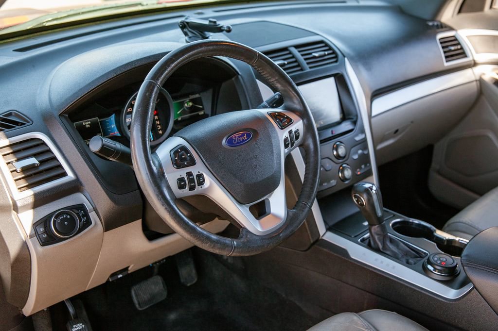 Used 2015 Ford Explorer XLT w/ Equipment Group 202B image 10