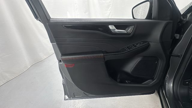 Used 2025 Ford Escape ST-Line Select image 19