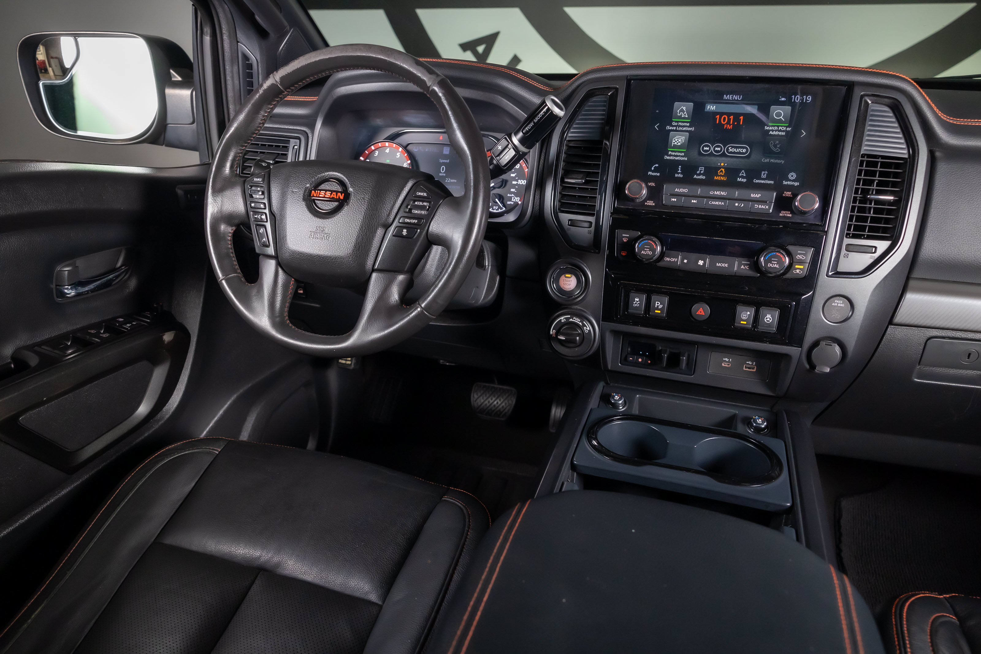 Used 2020 Nissan Titan PRO-4X w/ Pro-4x Convenience Package AWD/4WD image 7