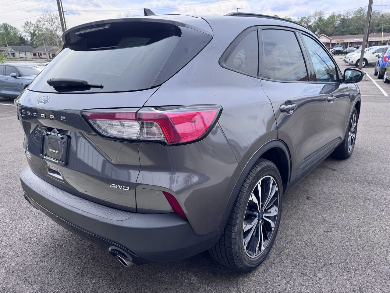 Used 2022 Ford Escape SE w/ SE Sport Appearance Package AWD/4WD image 6