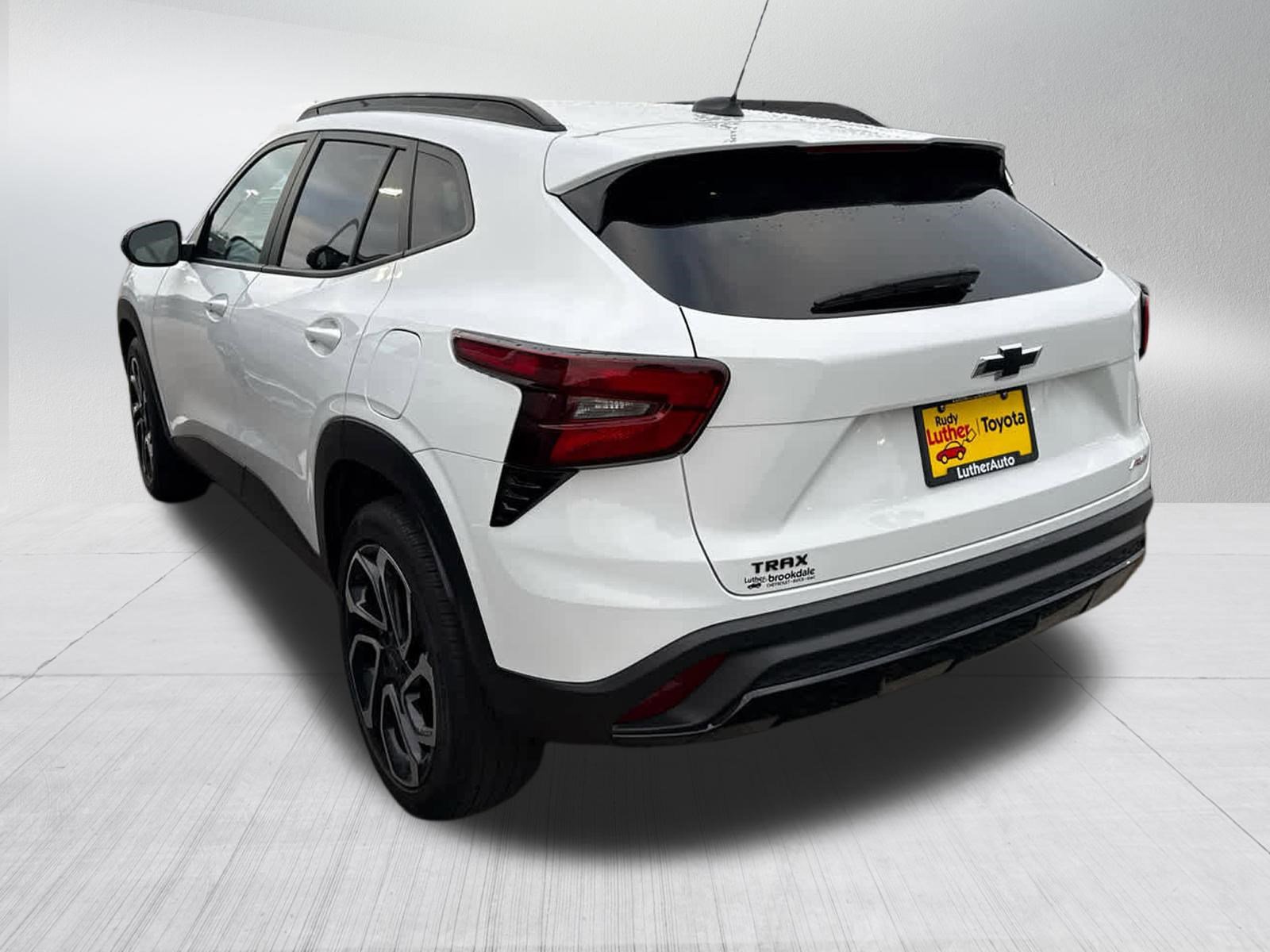 Used 2024 Chevrolet Trax RS w/ Sunroof Package image 6