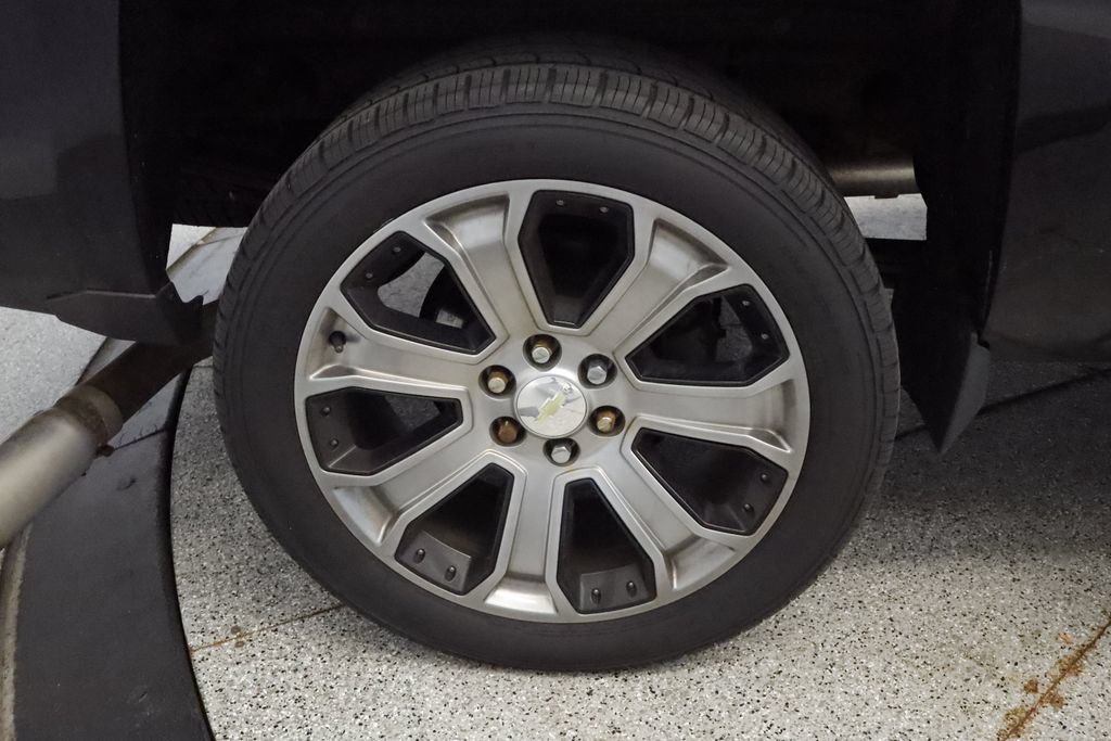 Used 2015 Chevrolet Silverado 1500 High Country w/ High Country Premium Package AWD/4WD image 15