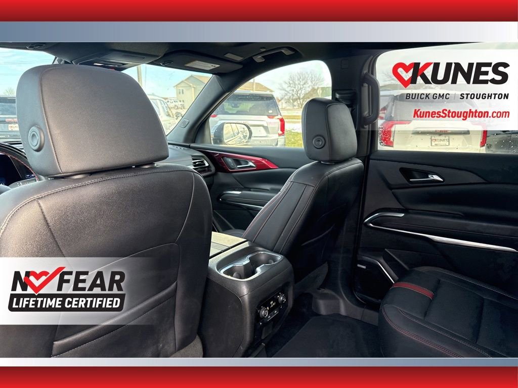 Used 2025 Chevrolet Traverse RS image 35